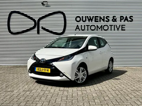 Toyota Aygo 1.0 VVT-i x-play | CAMERA | AIRCO | AUTOMAAT