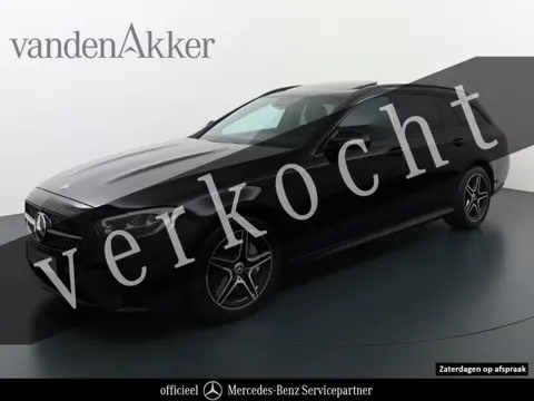Mercedes-Benz E-Klasse 300e AMG // Trekhaak 2100kg // 360 Camera // Schuifdak // Night pakket // Ele