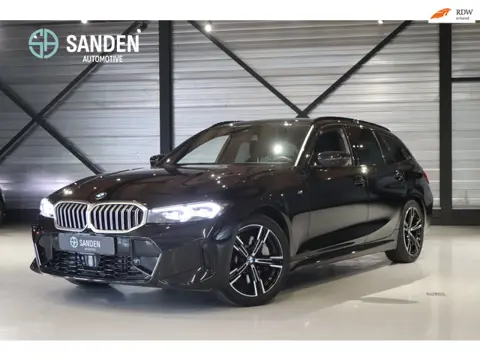 BMW 3-serie Touring 330i xDrive M SPORT|Automaat|LED|Camera|Navi|Sfeerverlichting|HIFI|Alarm|19inch