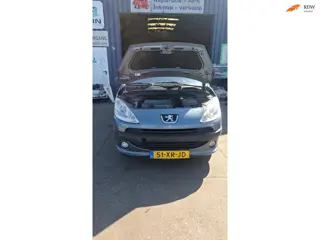 Peugeot 1007 1.4-16V Gentry