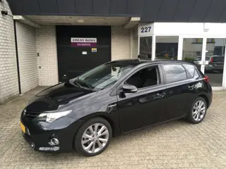 Toyota Auris 1.8 Hybrid Aspiration / PANO / CAMERA / NAVI / APK 2027 / NWE MODEL