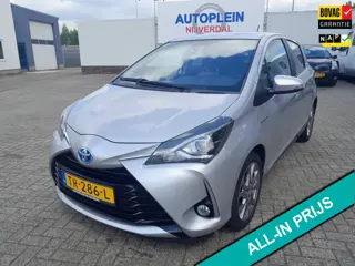 Toyota Yaris 1.5 Hybrid Design Sport mooie sportieve Yaris op all seasonsbanden!