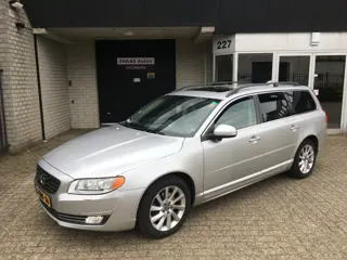 Volvo V70 2.0 D4 Summum / VOL OPTIES / DEALER OH / LEDER / DAK / EXPORT / TREKHAAK