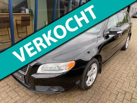 Volvo V70 2.5FT Momentum Automaat H.LEER / XENON / TREKHAAK / YOUNGTIMER