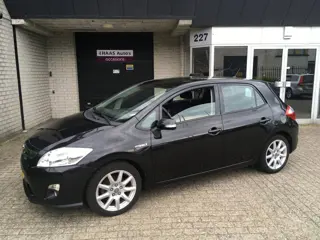 Toyota Auris 1.8 Full Hybrid Business / CAMERA / NAVI / TREKHAAK / KM+NAP / APK 2027
