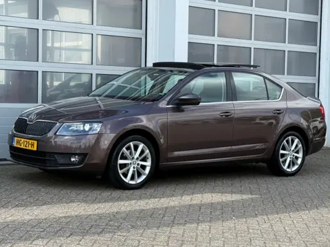 SKODA OCTAVIA 1.2 TSI 110PK BusinessLine Xenon Navi Pano Dealeroh!