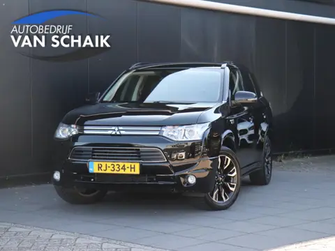 Mitsubishi Outlander 2.0 PHEV Executive Edition | TREKHAAK | CAMERA | CRUISE | BLEUTOOTH |