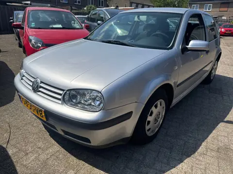 Volkswagen Golf 1.6-16V