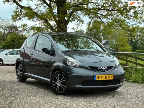 Toyota Aygo 1.0-12V + | Airco + Nieuwe koppeling nu € 2.450,-!!!
