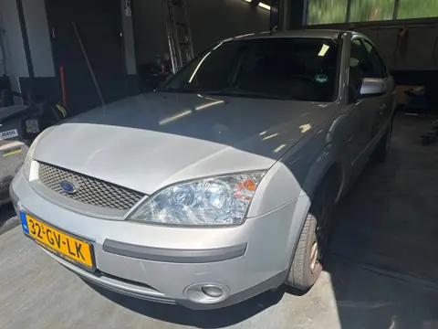Ford Mondeo 1.8-16V First Edition 1 jaar apk