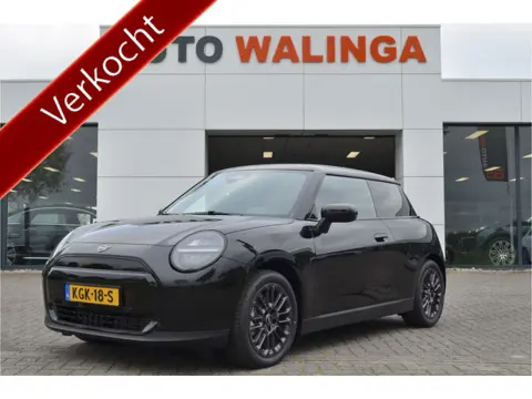 MINI Mini Electric E Blackyard 40.7 kWh NIEUWE AUTO! Stoelverwarmig | Camera | Carplay | Head Up Dis