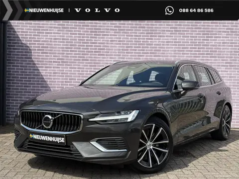 Volvo V60 2.0 T6 Plug-in hybrid AWD Essential Bright | Leder | Adaptieve cruise | BLIS | Stoelverwar