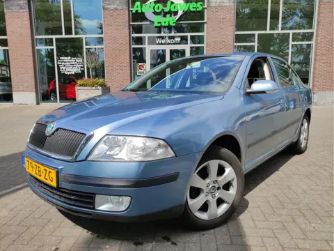 Škoda Octavia 1.6 Ambiente Trekhaak - Climatronic - Parkeersensoren - LMV