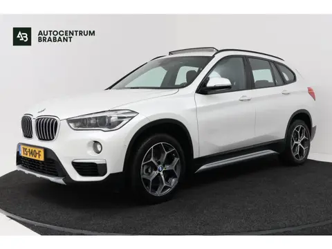 BMW X1 SDrive20i Orange Edition II (PANORAMADAK, STOELVERWARMING, CRUISE CONTROL, HUD-DISPLAY, DEALE