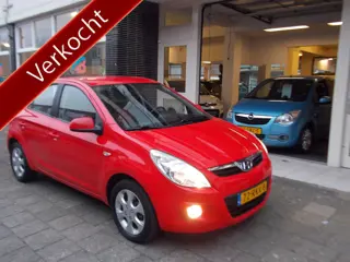 Hyundai i20 1.4i Dynamic XL AIRCO LM VELGEN PDC (bj 2011)