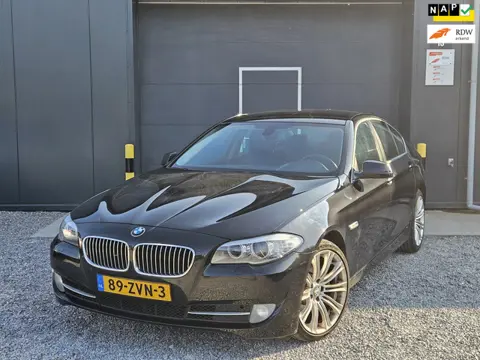 BMW 5-serie 520i High Executive + stoelverwarming + Leer