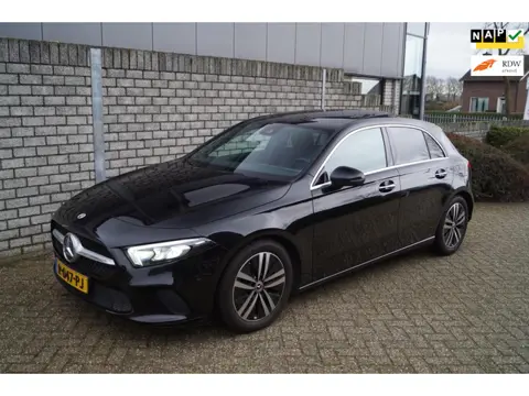 Mercedes-Benz A-klasse 200 Premium Plus Autom Panodak Leder Sportst Stoelverw Navi Camera Clima LED 