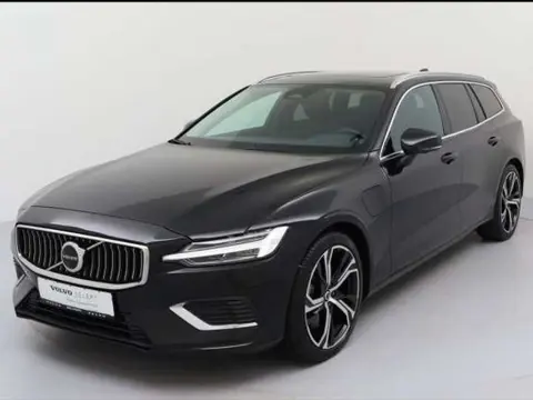 Volvo V60 2.0 T8 Plug-in hybrid AWD Plus Bright ** FULL OPTIONS, TREKH, PANO, 19-inch LMV ** 1e EIG 