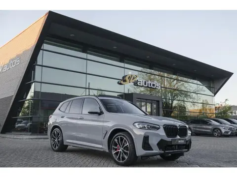 BMW X3 xDrive30e 292pk LCI M-sport Panoramadak X3M stoelen Brooklyn grau Trekhaak Adaptive cruise NL