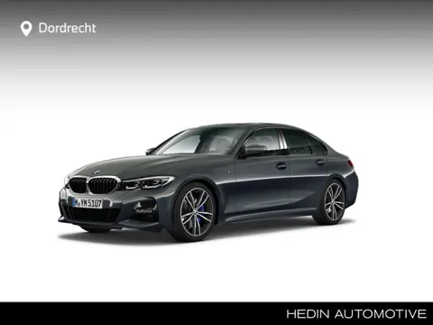 BMW 3 Serie 318i High Executive | M-Sport | 19" | Leder | Schuifdak | Head-Up | Voorbereiding Drivin