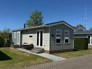 Ruim chalet op camping op loopafstand van De Koog