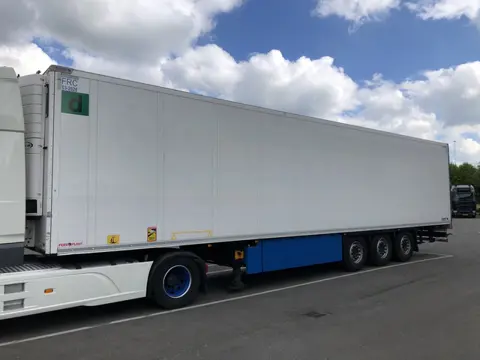 Schmitz Cargobull Kuhlauflieger mit Carrier Vector 1550