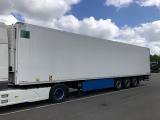 Schmitz Cargobull Kuhlauflieger mit Carrier Vector 1550
