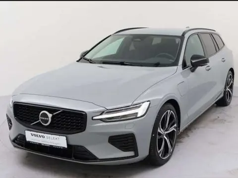 Volvo V60 2.0 T8 Plug-in hybrid AWD Plus Dark ** LEDER, H&K Sound, 360gr, 19-inch LMV, WINTER, MEMOR