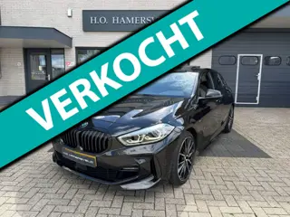 BMW 1-serie BMW 118i M-pack Aut. Pano, M-schaalstoelen, Harman Kardon etc!!
