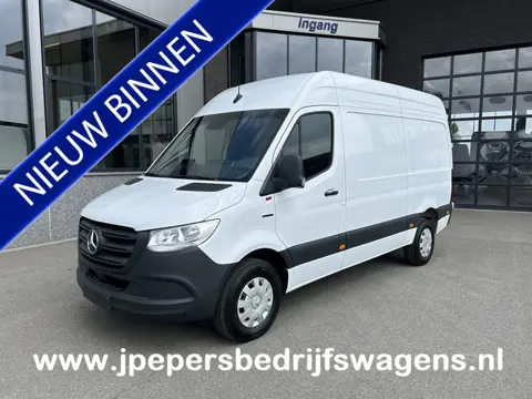 Mercedes-Benz eSprinter 320 L2 H2 Pro 81kWh / Snel laden 115Kw / Trekhaak / MBUX / Navigatie / Camer