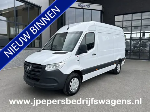Mercedes-Benz eSprinter 320 L2 H2 Pro 81kWh / Snel laden 115Kw / Trekhaak / MBUX / Navigatie / Camer
