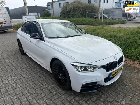 BMW 3-serie 330e|M-pakket|flippers|lederen interieur|B48 motor|87SOH|Cruise|PDC|Topstaat