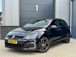 Volkswagen Golf GTE *Leder* Apple Carplay / Stoelverwarming / Camera / Adapt. Cruise / FULL LED / 17