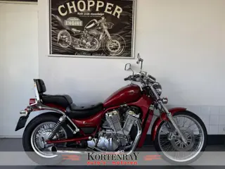 Suzuki VS 800 Intruder (GL) vrijwel nieuwstaat is deze geweldige Chopper!!
