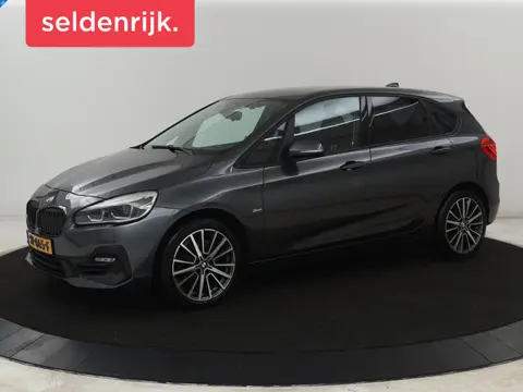 BMW 2-serie Active Tourer 220i Sport Line | Camera | Sportstoelen |  Full LED | Navigatie | Park Ass