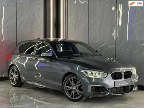 BMW 1-serie M135i xDrive Harman/Kardon | Keyless Start | Stoelverwarming | 18” M-Sport Velgen | Lane
