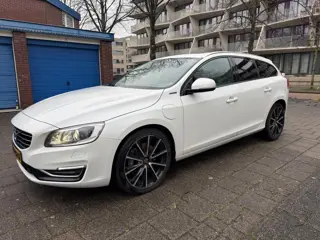 Volvo V60 2.4 D5 Twin Engine Special Edition Euro 6 White Metallic NAP Leder