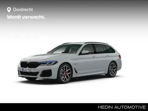 BMW 5 Serie Touring 530e M-Sport Pro | Individual Brooklyn Grau | 19" | Ventilatie | Lederen Dash | 