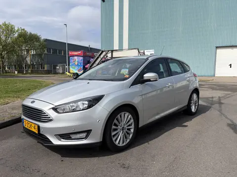 Ford Focus 1.0i Eco-Boost Titanium Edition 5-Deurs 6-Bak 125 PK.113373 Prachtige auto van de tweede 