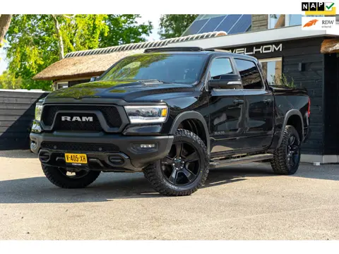 Dodge Ram 1500 5.7 V8 4x4 Crew Cab Rebel Panoramadak I Leder zwart rood I Camera I Nieuwe banden I L