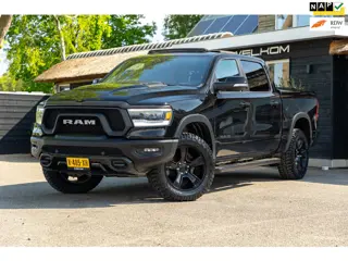 Dodge Ram 1500 5.7 V8 4x4 Crew Cab Rebel Panoramadak I Leder zwart rood I Camera I Nieuwe banden I L