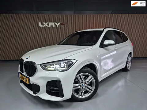 BMW X1 XDrive20i High Executive | Clima | Navi | Pano | Cruise | Camera | Stoelverwarming |