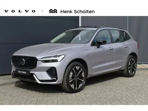 Volvo XC60 2.0 T6 Plug-in hybrid AWD Ultra Dark Luchtvering | Panorama/schuifdak | Semi-elektrische 