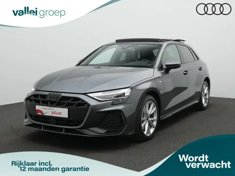 Audi A3 Sportback 40 TFSI e 204 pk S edition / S-Line | Panoramadak | Achteruitrijcamera | Stoelverw