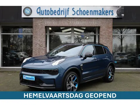Lynk & Co 01 1.5 MY23! 6.6Kwh ZWARTE-HEMEL ROLHOES MY23 360-CAMERA PANO/SCHUIF INFINITY DAB NAVI CAR