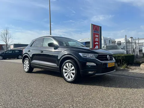 Volkswagen T-Roc 1.0 TSI Style | Adaptive cruise | Trekhaak | Carplay | Elek. Kofferklep | NAVI | Al