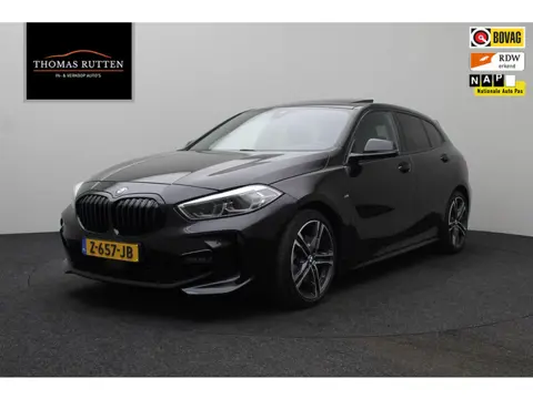 BMW 1-serie 118i 2024 | M Sport Pro Pack | Schuifkantel Dak | Digitaal Dashboard | Achteruitrij Came