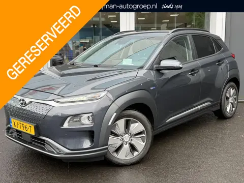 Hyundai Kona EV Premium 64 kWh | BTW-Auto | Lederen Bekleding | Warmtepomp | HUD | Stoel/Stuurverwar