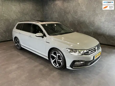 Volkswagen Passat Variant 2.0 TDI DSG AUTOMAAT R-LINE 200PK PANO