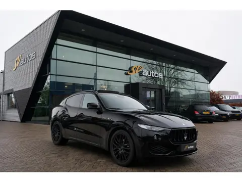 Maserati Levante Gransport 3.0 V6 D 275pk Panoramadak Schaalstoelen VOL!!! Carbon pakket NLauto 21" 